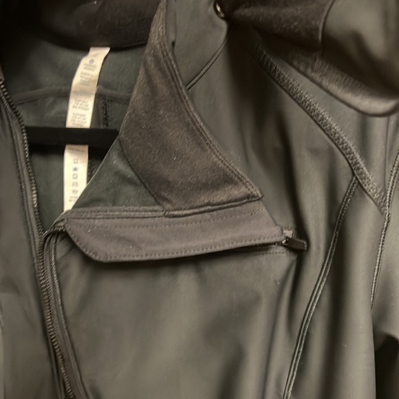 Lululemon jacket, black, SIZE 12 - Picture 4 of 13